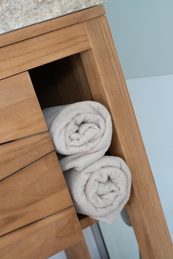 Lovina Chambre De Charme Avec Jaccuzi Velaux Exterior foto